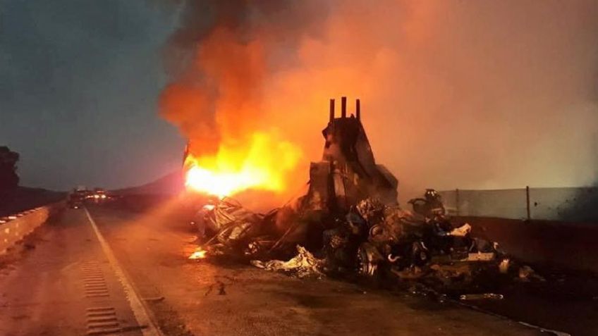 Mueren dos personas calcinadas en carretera de Sonora; viajaban en tráiler que se incendió