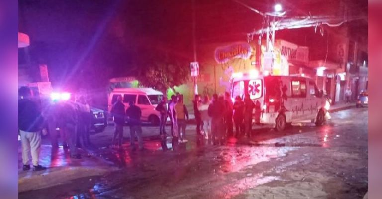 Autoridades llegan al sitio del crimen