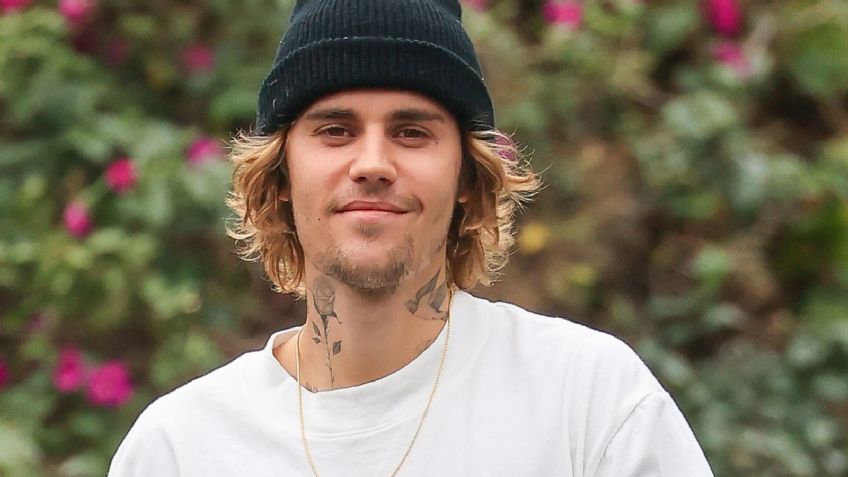 (FOTOS) Con crocs y gorro de invierno: Así llega Justin Bieber a los Grammy 2022