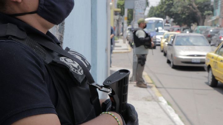 Ciudad Obregón: Sujeto joven irrumpe en negocio y, con amenazas, ejecuta violento atraco