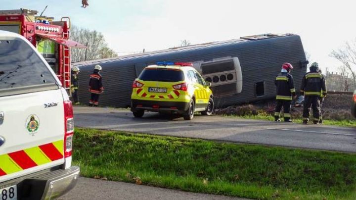 Final fatal: Camioneta no consigue ganarle el paso al tren y deja un saldo de 5 muertos