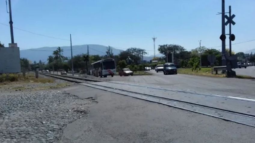 Localizan cadáver a la orilla de las vía del tren; murió por causas misteriosas