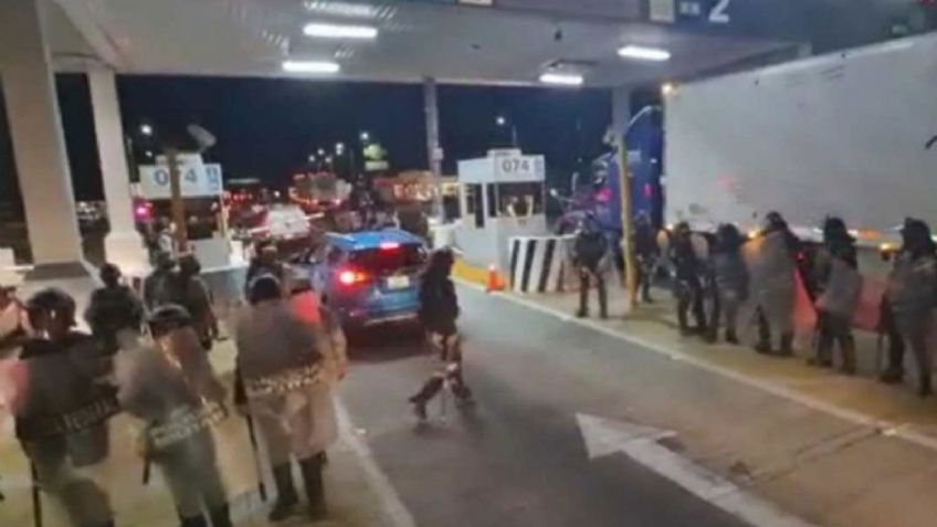 Fuerzas de seguridad evitan que manifestantes tomen caseta de cobro en Hermosillo