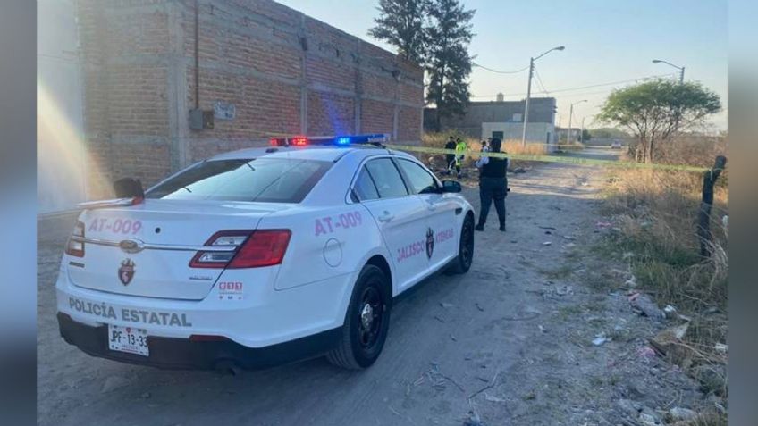 Siniestro feminicidio: Localizan cadáver de mujer en medio de un predio; fue torturada