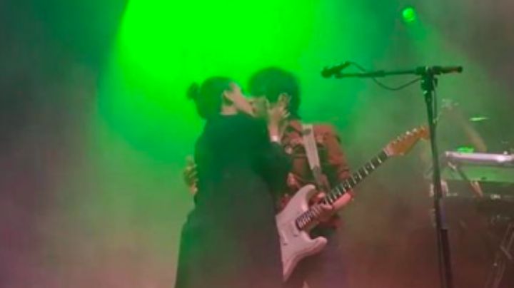 ¡Qué viva el amor! Yuya y Siddartha conquistan a sus fans tras demostrarse afecto en pleno concierto