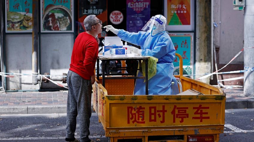 Por alza en casos de Covid-19, China prohíbe a su población viajar durante días festivos