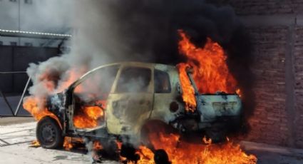 Ciudad Obregón: Vehículo de funcionarios públicos arde en llamas; maleantes lo incendiarían