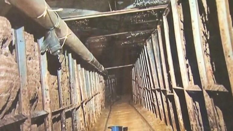 En la imagen, el narcotúnel descubierto en California y que conecta con Tijuana.