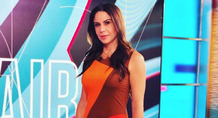"Lo que dejó ir 'Zague'": Paola Rojas se luce con ajustado vestido en Televisa y paraliza Instagram