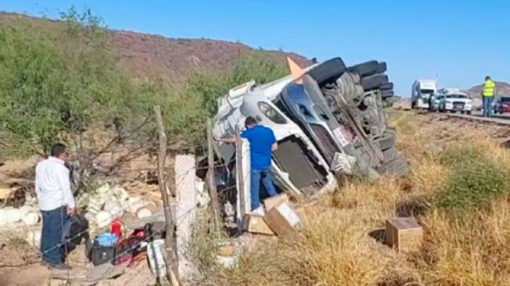 Tráiler cargado con químicos se vuelca en el libramiento Hermosillo-Obregón