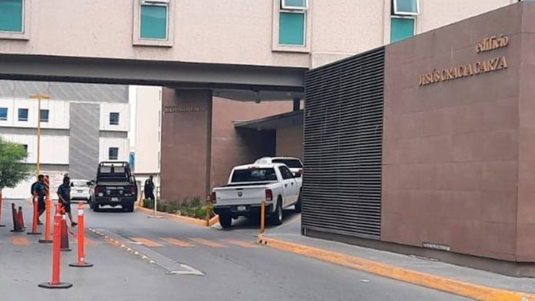 'El Bronco' fue trasladado al Hospital Universitario, en Monterrey, el pasado domingo.