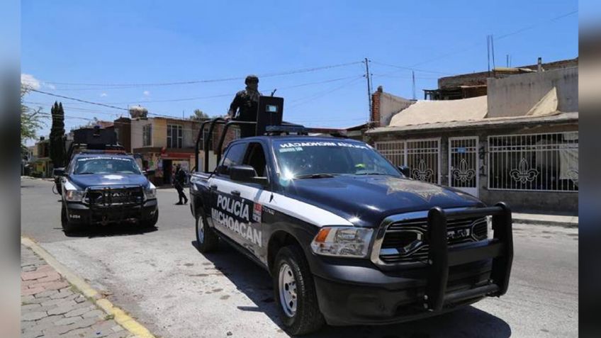 Dos primos son asesinados mientras convivían al exterior de una casa en Michoacán
