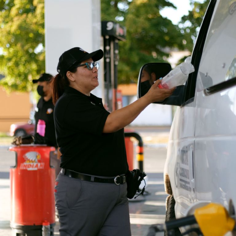 Gasolineras INDIAN se ha convertido en un motor generador de empleos en la comunidad cajemense