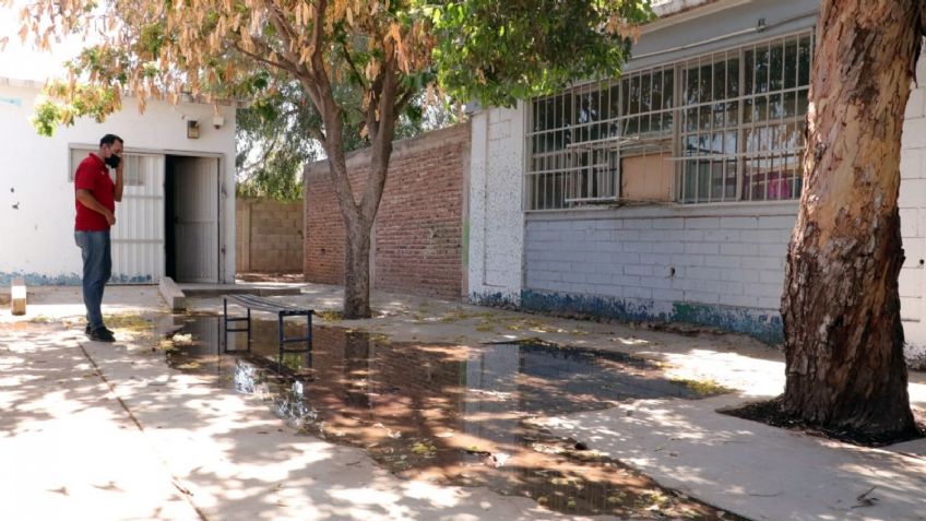 Drenaje colapsado afecta a 600 alumnos de primaria en Cajeme; cancelan clases presenciales