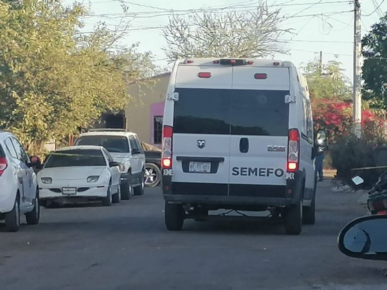 En la imagen, el cuerpo de la víctima fue levantado. Créditos: Facebook