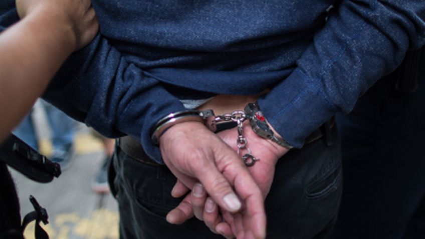 Por celos, un hombre le quita la vida a su amigo y exhibe sus restos como trofeo; ya fue arrestado