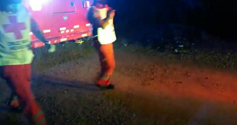 En la imagen, paramédicos de la Cruz Roja se movilizan para socorrer a la víctima en Ciudad Obregón. Crédito: Facebook