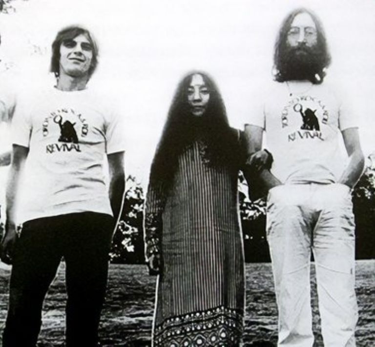 En la imagen, Alan White, John Lennon y Yoko Ono. Crédito: Twitter @carlosgvizcaino