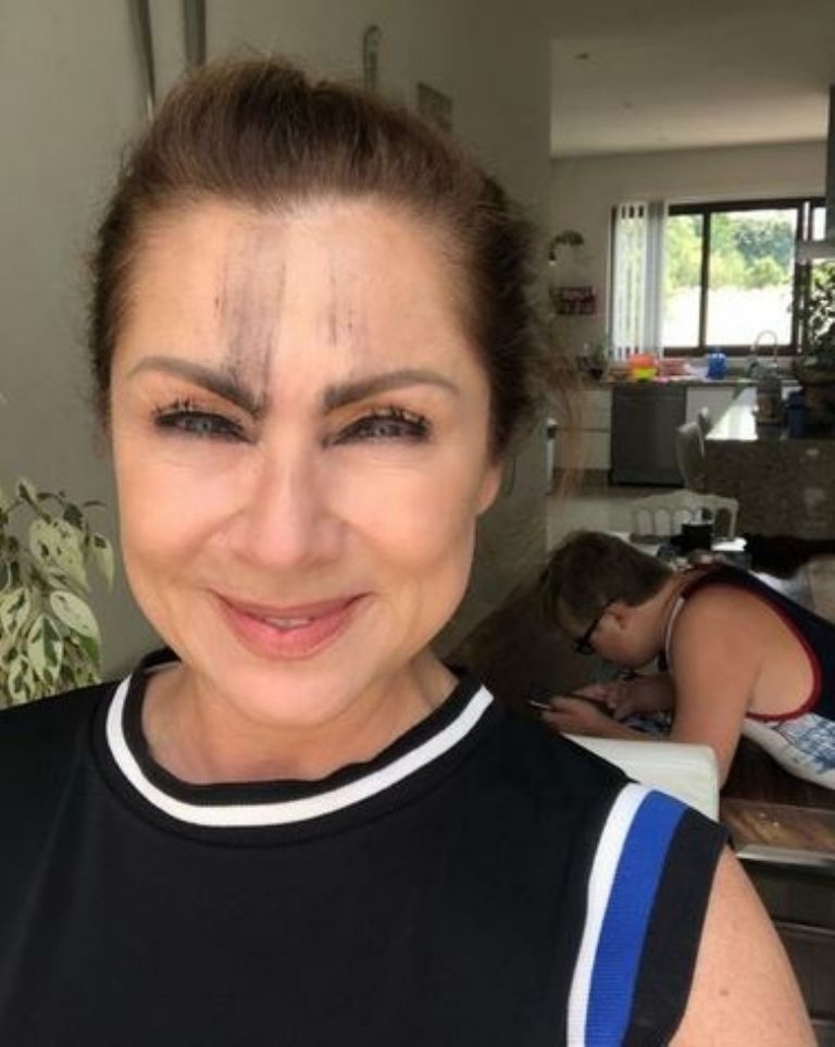 Leticia Calderón tiene accidente con su delineador