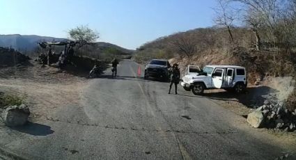 Tras detención de la prensa que cubre su gira, AMLO minimiza retén de civiles armados en Badiraguato