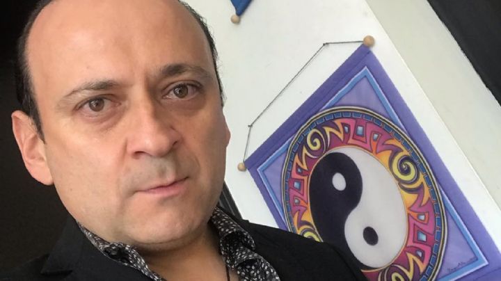 Eduardo España se viste de luto y da desgarradora noticia a sus seguidores: "Luchó hasta el final"