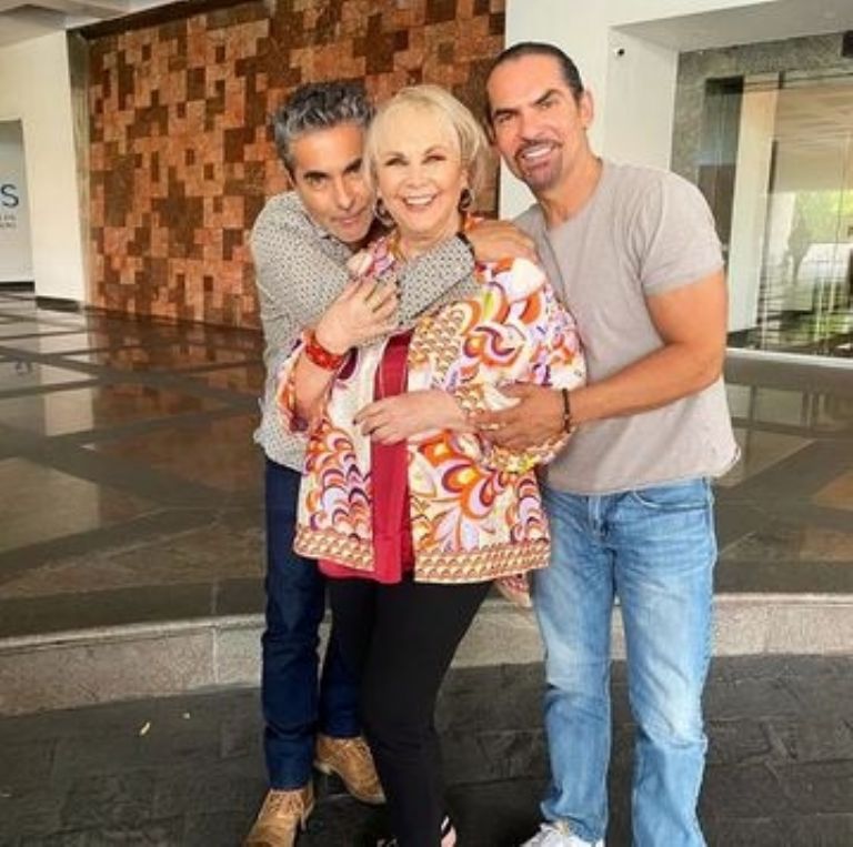 Raúl Araiza celebra el cumpleaños de Norma Herrera