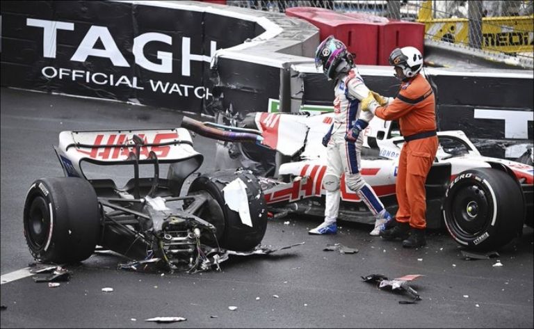  Mick Schumacher protagoniza choque