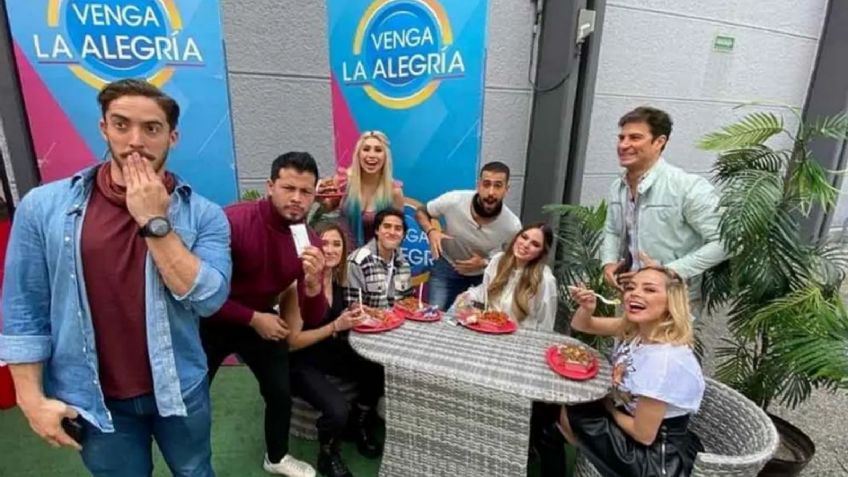 FOTO: Conductoras de 'VLA' sufren tremendo accidente en plena transmisión del show