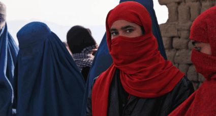 Represión en Afganistán: Talibanes niegan licencias de conducir a mujeres
