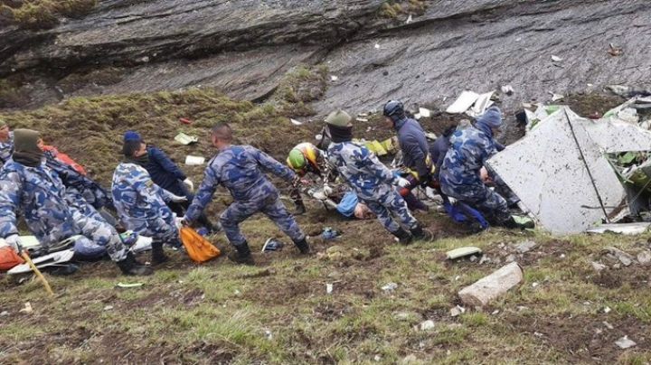 Nepal confirma que no hay supervivientes tras el desplome de un avión; ubican 21 cuerpos
