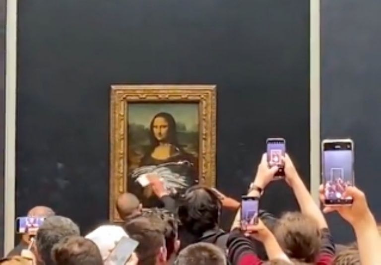 Lanzan pastel a 'La Gioconda'