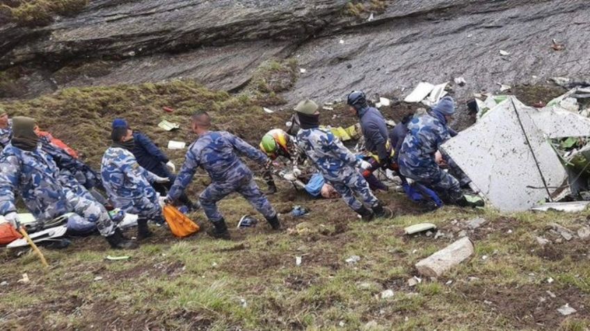 Nepal confirma que no hay supervivientes tras el desplome de un avión; ubican 21 cuerpos