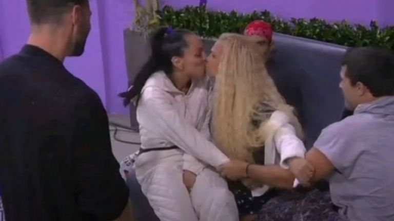 Niurka besó a Ivonne Montero