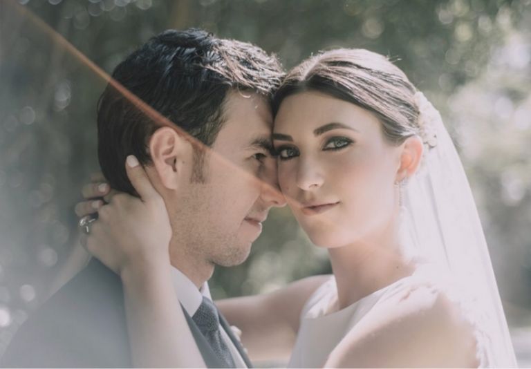 Checo Pérez y esposa