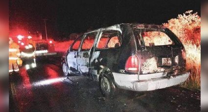 Hallan una camioneta incendiada en medio de la carretera Tula-Tepetitlán; tenía un cadáver calcinado