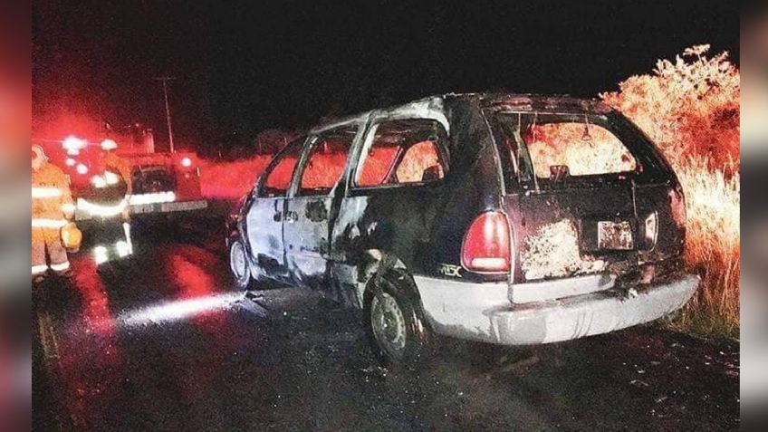 Hallan una camioneta incendiada en medio de la carretera Tula-Tepetitlán; tenía un cadáver calcinado