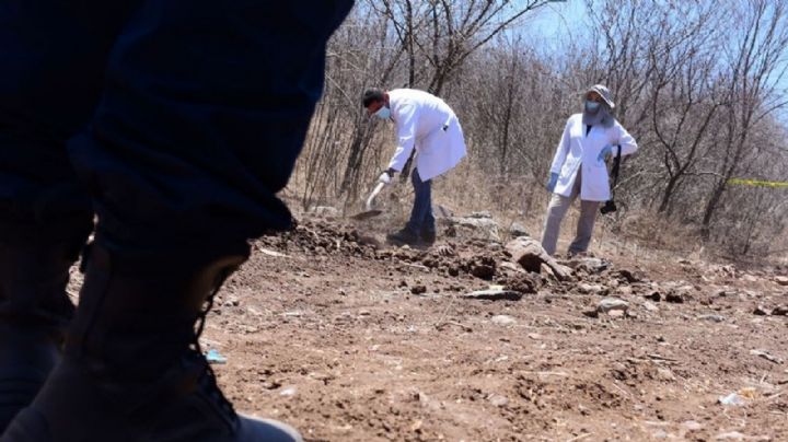 Sinaloa: En medio de un terreno baldío, encuentran cuerpo semienterrado; tenía impactos de bala