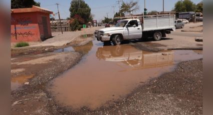 Denuncian fuga de aguas negras en calle Rosendo Montiel en Ciudad Obregón