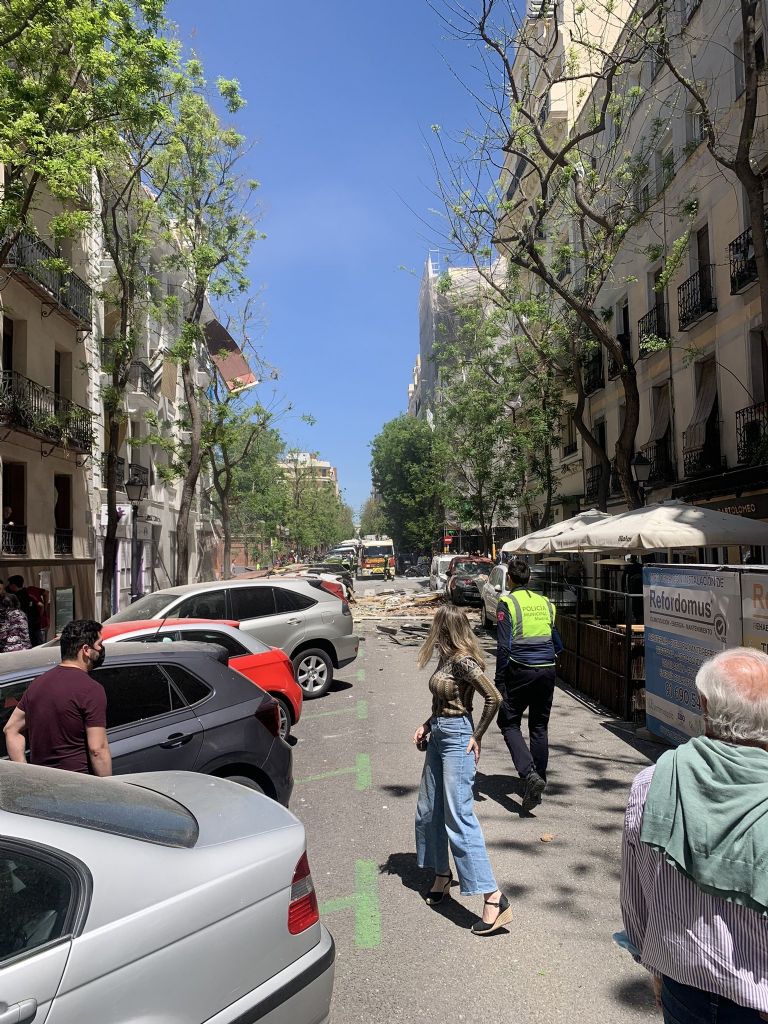 En la imagen, autoridades se movilizan tras explosión en Madrid.