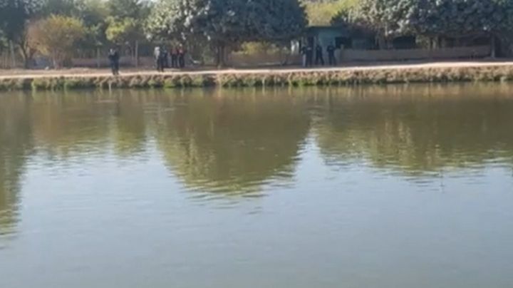 A plena luz del día: Autoridades localizan cadáver con balazos tirado en canal de Cajeme