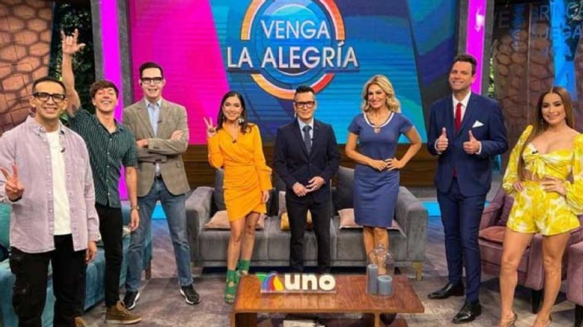 Tras 11 años en TV Azteca y asesinato de su papá, conductor de 'VLA' da noticia ahogado en llanto