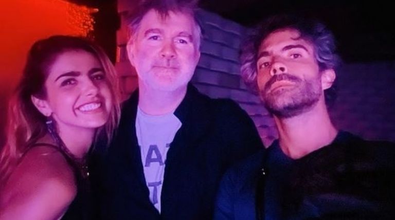 Fotografía de James Murphy con Michelle Renaud y Osvaldo Benavides