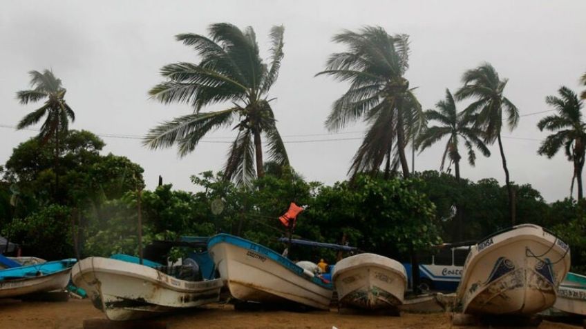 Tras paso del Huracán Blas en el Pacífico de México, encuentran 2 cuerpos sin vida; flotaban