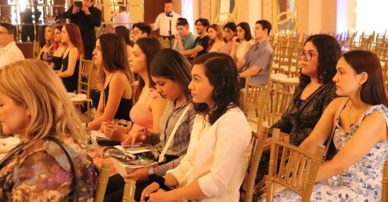 TecMilenio reconoce a sus graduados