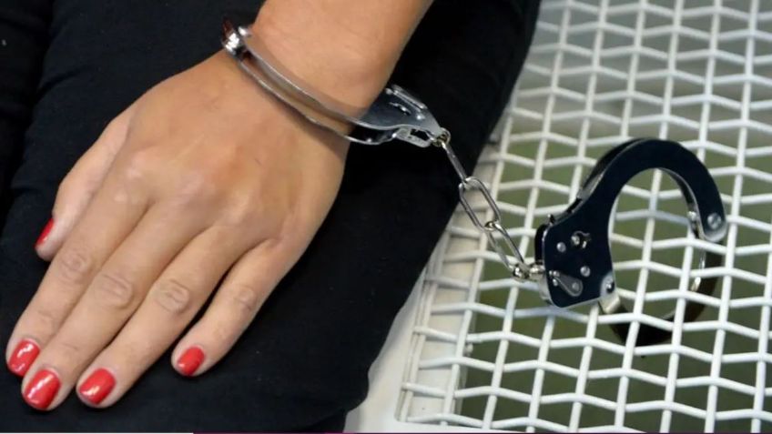 Arrestan a una mujer por abusar de un menor bajo su cuidado; la víctima falleció por las heridas
