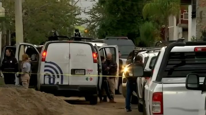 Tras fuego cruzado entre sicarios y policías que dejó 13 muertos en Jalisco, aseguran restos humanos