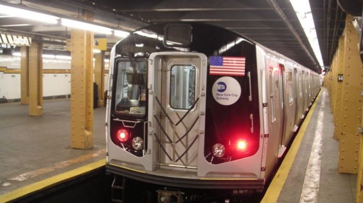 Terrible accidente: Joven recibe un fuerte golpe en la cabeza mientras viajaba a bordo del Metro en NY