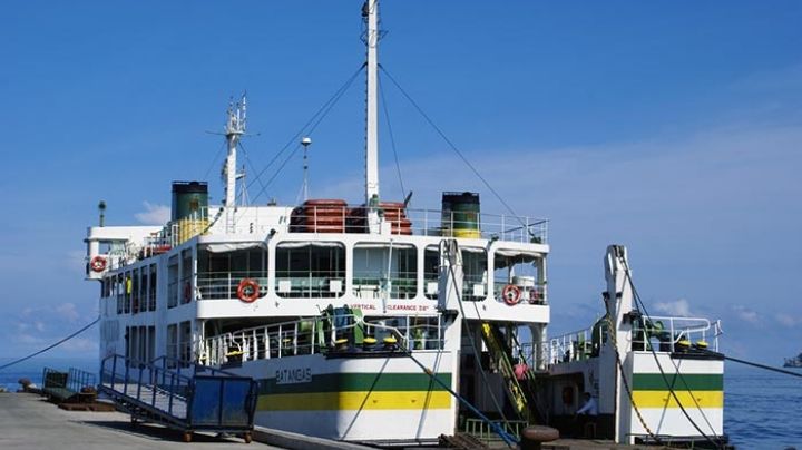 Tragedia en Filipinas: Transbordador con más de 160 pasajeros se incendia; hay una víctima mortal