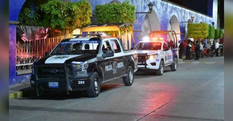 Autoridades llegan al sitio del criimen