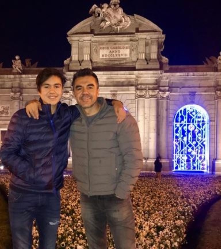 Adrián Uribe y Gael García